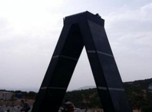 Diyarbakır'daki PKK'lı heykeli yıkıldı