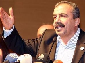 PKK'lı heykelinin yıkılmasına Önder'den tepki