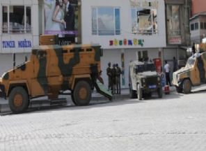 Van ve Hakkari'de 4 polis gözaltına alındı