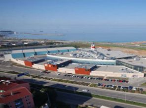 AVM'nin tavanı çöktü!