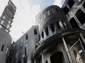 Camiye girip Kur'an yaktılar