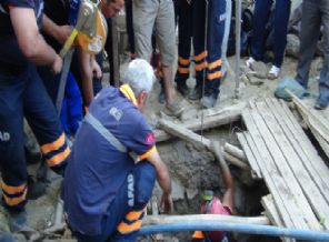 Define aramak için açılan kuyuda göçük