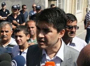 İzmir'de aranan polis teslim oldu