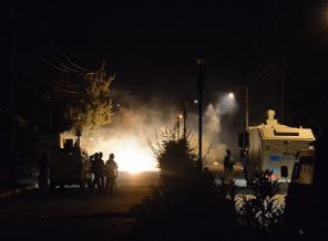 Atatürk büstünü söktüler