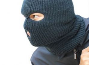 Emniyet'in dibinde silahlı soygun