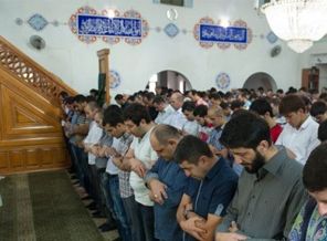 Ermenistan'da cuma namazı kılmak istiyorlar