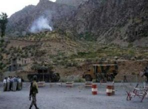 Karakola silahlı saldırı: Yaralı askerler var!