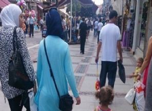 Kızını kaybetmek istemeyen annenin ilginç çözümü