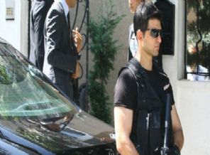 Davutoğlu, “Başbakan” gibi korunuyor