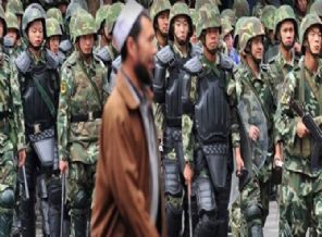 Sakallı erkeklere ve tesettürlü kadınlara savaş açtı