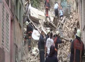 Fatih'te 4 katlı bina çöktü