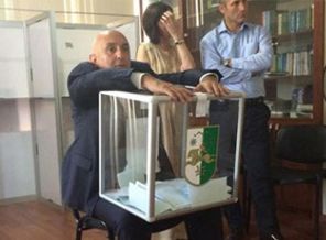 Abhazya seçiminde sandık tartışması