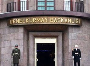 Askeri üsse havanlı saldırı