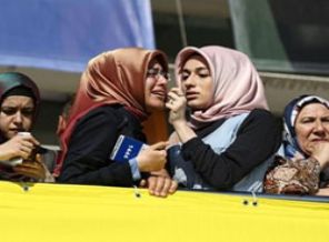 Kongreye giremeyince hüngür hüngür ağladı