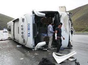 İzmir'de yolcu otobüsü devrildi!