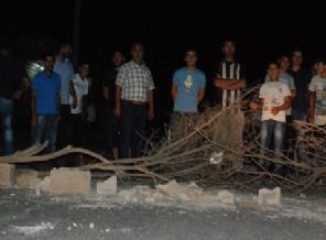 Mardin'de çiftçilerden yol kesme eylemi