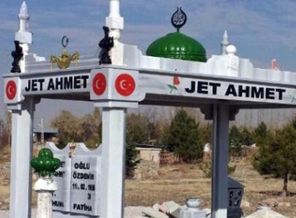 Boş mezar türbeye döndü