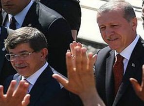FT: Davutoğlu, Erdoğan'ın Gölgesinde Olacak