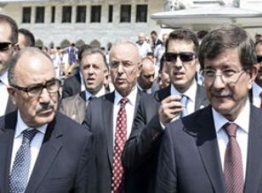 Başbakan ile kabine giremeyen Atalay yan yana