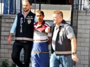 Fatih'te karpuzcunun çantasından bakın ne çıktı