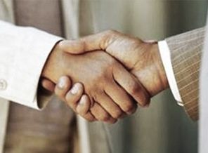 Senatoda el sıkışmak yasaklandı