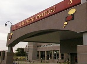 Uyanık girişimci Davutoğlu'nu marka yaptı