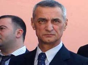 Yemeklerin parasını öde Paşam!