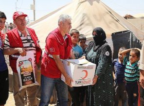 Kızılay yardımları Amirli'de