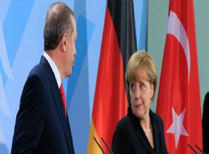 Erdoğan Merkel'e sordu: Bizi neden dinleniz?