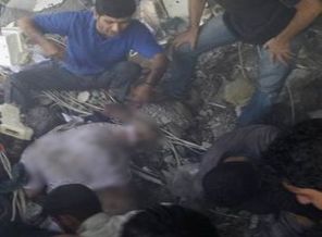 Suriye Rakka'yı bombaladı