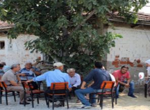 Kuzenini boğazını keserek öldürdü!