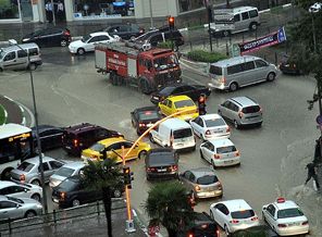 Bursa'da şiddetli yağış su baskınlarına neden oldu