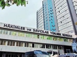 Adliyeler seçim meydanları gibi