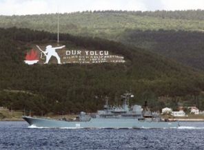 Rus savaş gemisi Boğaz'dan geçti