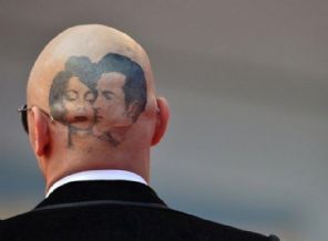 Ünlü isim kafasını kazıtıp dövme yaptırdı