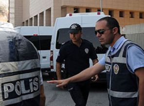 11 polis meslekten ihraç edildi