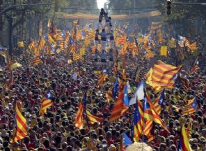 500 binden fazla kişi 'bağımsızlık' için sokaklarda