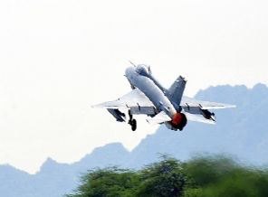 ABD IŞİD'i vurmaya devam ediyor