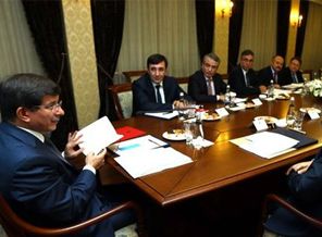 Başbakan Davutoğlu'na makroekonomi sunum