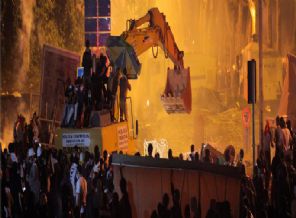 Çarşı geri vites yaptı