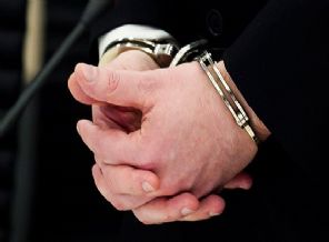 İki Bakan'a gözaltı