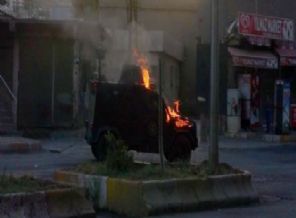 Cizre'de polis aracına molotoflu saldırı