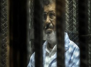 Mursi'nin yargılandığı dava ertelendi