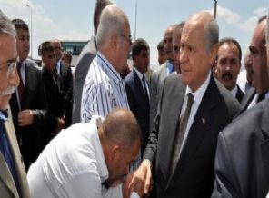 Türbede AK Parti-MHP gerginliği