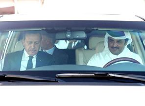Katar Emiri Erdoğan'a şoförlük yaptı