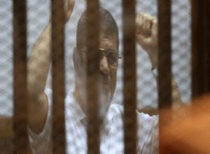 Mursi'nin duruşması ertelendi