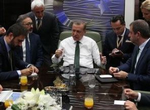 Erdoğan'dan gazeteciye: Beni ters köşe yapamazsın