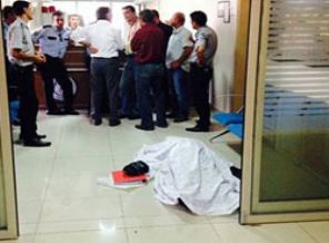 Tapu Müdürlüğü'nde öldü, vatandaşlar işlemlerine devam etti