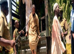 Kenya camileri kapatmaya çalışıyor