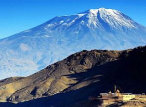 Mevsimin ilk karı düştü